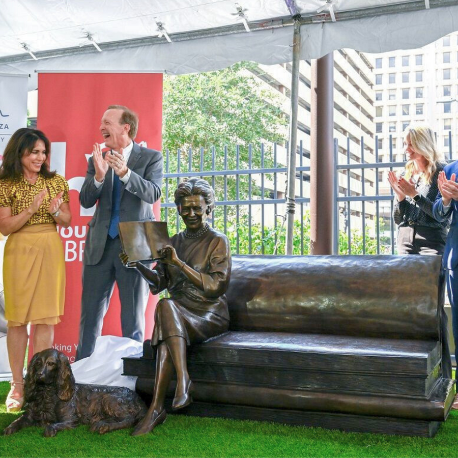 A bronze statue of Barbara Bush sitting on a bench in Houston. Artist Randolph Rose Collection